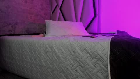 samantha_scottt online show from 10.18.25