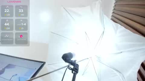 Snapshot of samanthabenet chatting on 09.09.25 online show from 09.09.25