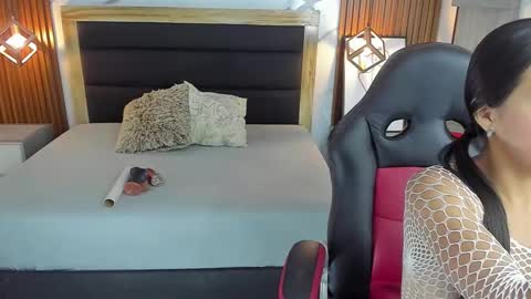 Snapshot of samanthabenet chatting on 11.19.25 online show from 11.19.25