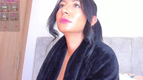 Snapshot of samanthaheinz chatting on 01.07.25 V A N E S S A online show from 01.07.25
