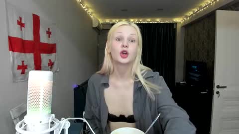 Snapshot of samanthamiasnik1 chatting on 02.19.25 Samantha online show from 02.19.25