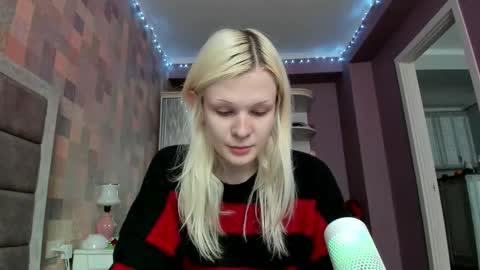 Snapshot of samanthamiasnik1 chatting on 09.24.25 Samantha online show from 09.24.25