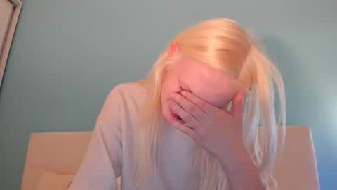 Snapshot of samanthamiasnik1 chatting on 12.16.25 Samantha online show from 12.16.25