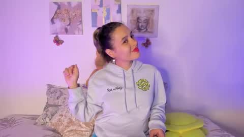 Samara is my name a pleasure delighted that you are here leave your thumb up it is important to me online show from 02.10.25