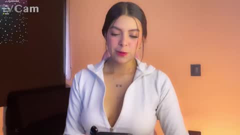 Snapshot of samara_lam chatting on 01.05.25 Sammy  online show from 01.05.25