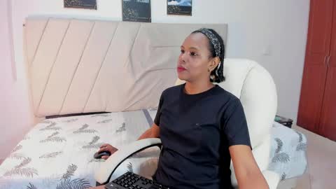 samaraa_smith1 online show from 04.15.26