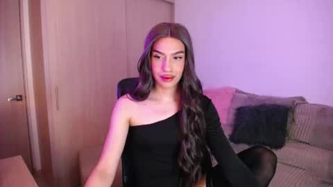 Samara Silex online show from 10.22.25