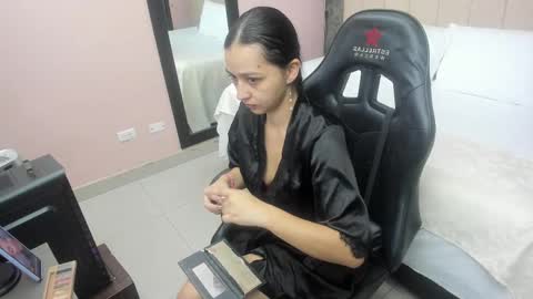 Snapshot of samarha_xue chatting on 02.14.25 Sara online show from 02.14.25