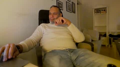 Snapshot of samcool67 chatting on 01.11.25 Sam online show from 01.11.25