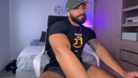 Snapshot of samdornan chatting on 02.05.25 Sam Dornan online show from 02.05.25