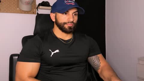 Snapshot of samdornan chatting on 02.12.26 Sam Dornan online show from 02.12.26