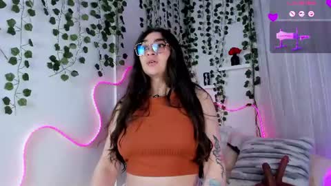Snapshot of samii_evans chatting on 07.23.26 samii evans online show from 07.23.26