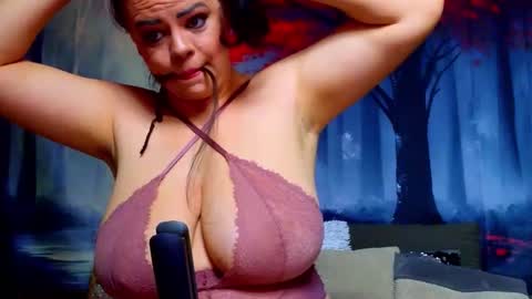 Snapshot of samiraevans chatting on 01.07.26 online show from 01.07.26