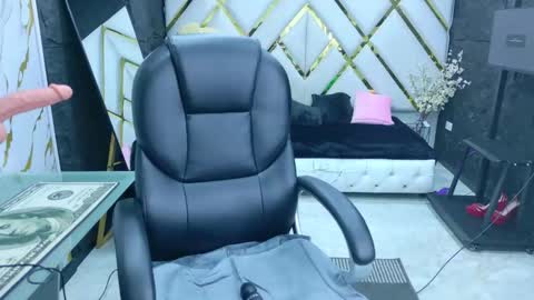 Snapshot of sammanthaboob chatting on 11.28.25 Luisa online show from 11.28.25