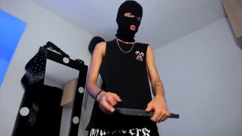   online show from 11.04.25