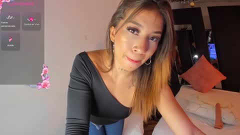 Snapshot of samy_ross_ chatting on 12.18.24 Find me at when im offline here. online show from 12.18.24
