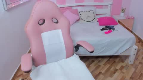 Snapshot of samy_ross_ chatting on 10.04.25 Find me at when im offline here. online show from 10.04.25