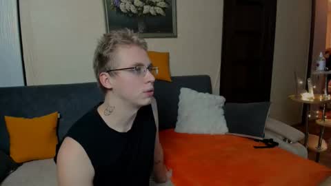 Snapshot of samyscott chatting on 11.07.25 SamyScott online show from 11.07.25