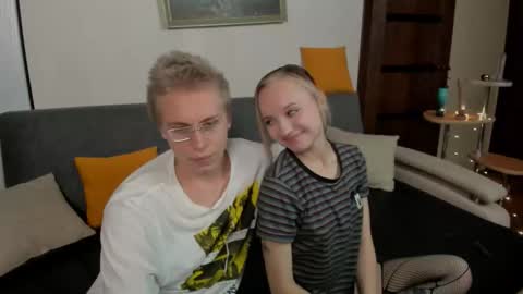 Snapshot of samyscott chatting on 11.12.25 SamyScott online show from 11.12.25