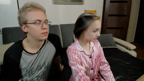 Snapshot of samyscott chatting on 11.22.25 SamyScott online show from 11.22.25