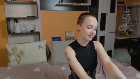 Snapshot of samyscott chatting on 12.19.25 SamyScott online show from 12.19.25