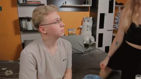 Snapshot of samyscott chatting on 12.20.25 SamyScott online show from 12.20.25