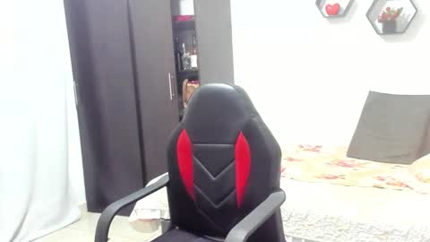 Sanddi  online show from 12.22.25