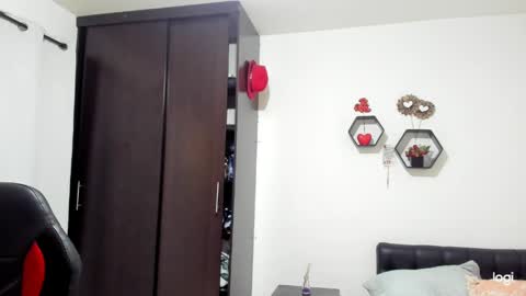 Sanddi  online show from 04.04.26