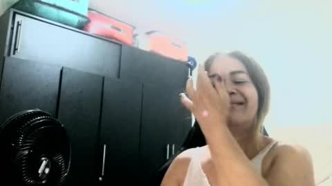 Snapshot of sanddi_milff chatting on 05.21.26 Sanddi online show from 05.21.26