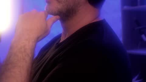 Snapshot of sanders_white chatting on 11.08.25 Sanders online show from 11.08.25