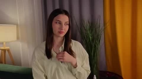 Isabel but you can call me Bella online show from 11.17.25