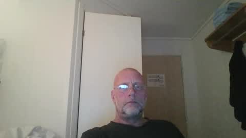 Snapshot of sandnesrune523 chatting on 12.14.25 sandnesrune523 online show from 12.14.25