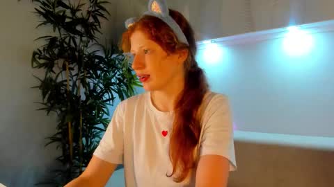 Snapshot of sandra__wilson chatting on 11.17.25 Sandra online show from 11.17.25