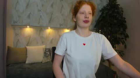 Snapshot of sandra__wilson chatting on 11.18.25 Sandra online show from 11.18.25