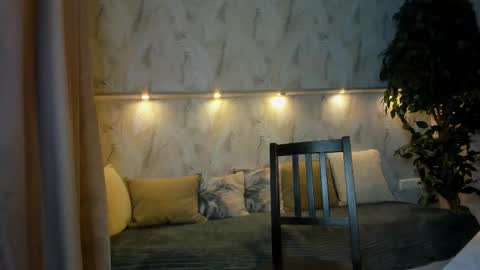 Snapshot of sandra__wilson chatting on 11.28.25 Sandra online show from 11.28.25