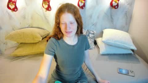 Snapshot of sandra__wilson chatting on 12.04.25 Sandra online show from 12.04.25