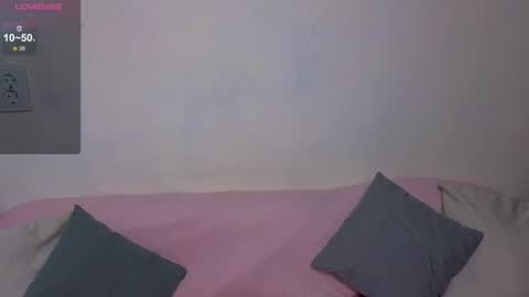 Snapshot of sandra_bell_ chatting on 11.05.25 Sandra online show from 11.05.25