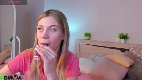 sandraa_anderson online show from 12.22.25