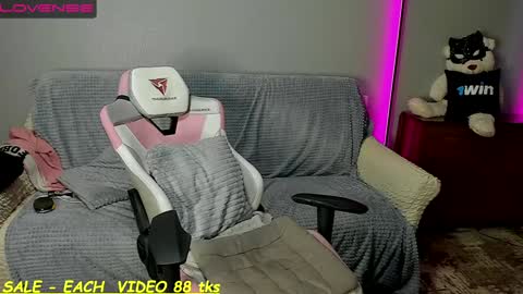 Snapshot of sandy_chris chatting on 01.16.25 Sandy and Chris online show from 01.16.25