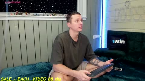 Snapshot of sandy_chris chatting on 02.01.25 Sandy and Chris online show from 02.01.25