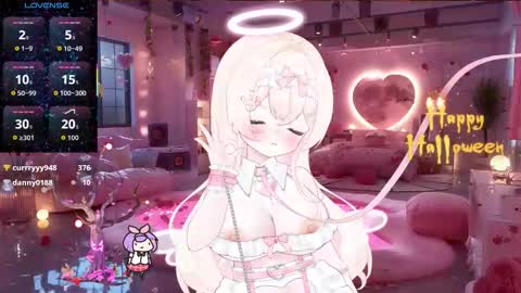 Snapshot of sandyluxury chatting on 10.04.25 Sandy online show from 10.04.25