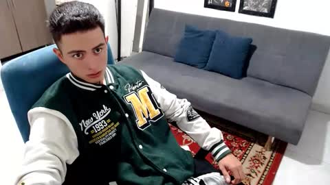 Snapshot of santi_ss chatting on 12.22.25 santi_ss online show from 12.22.25