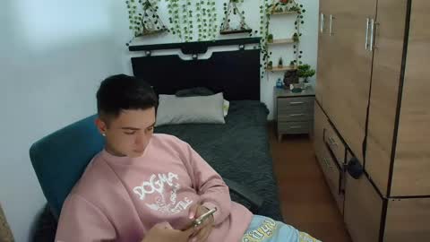 Snapshot of santi_ss chatting on 05.10.26 santi_ss online show from 05.10.26
