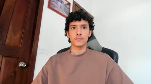 santi_twink19 online show from 12.21.25