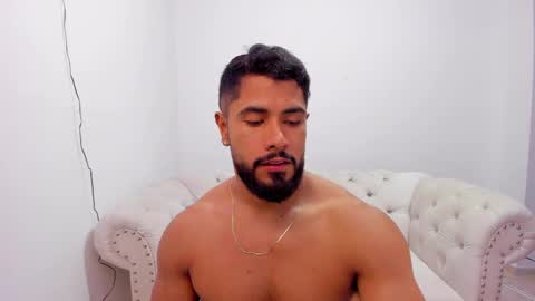 santiago_huntt online show from 12.12.24