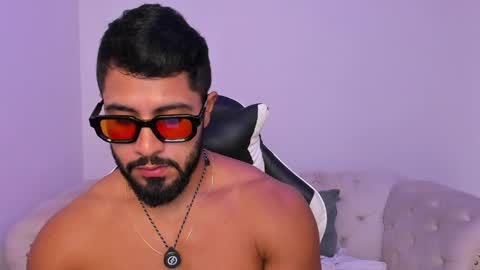 santiago_huntt online show from 04.04.26