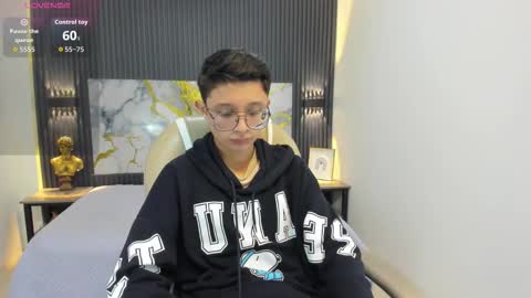 santiago_russo18 online show from 09.26.25