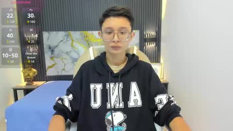 santiago_russo18 online show from 09.29.25