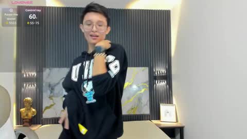 santiago_russo18 online show from 10.10.25