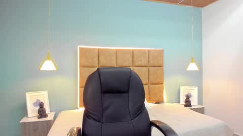 santiago_russo18 online show from 10.14.25